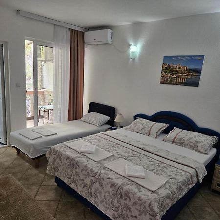 Apartments Flora And Boat Cruising Virpazar Exterior foto