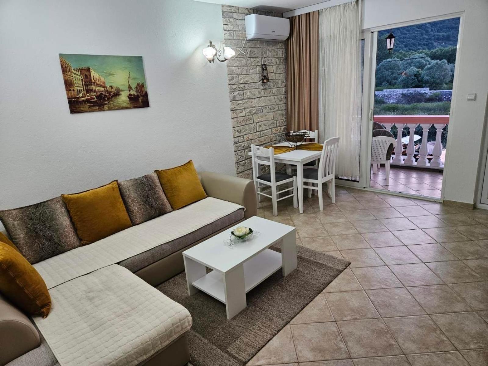 Apartments Flora And Boat Cruising Virpazar Exterior foto