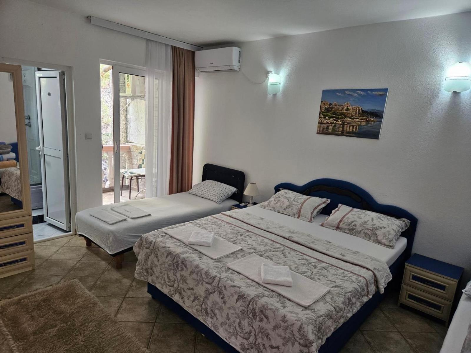Apartments Flora And Boat Cruising Virpazar Exterior foto